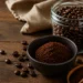Kopi bubuk dan biji kopi dalam wadah penyimpanan untuk menjaga kesegaran setelah kemasan dibuka