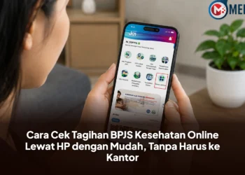 Seseorang mengecek tagihan BPJS Kesehatan secara online melalui smartphone.