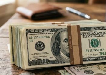 Konflik Iran Memanas, Dolar Melesat Saat Bursa Saham Melemah