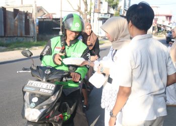 Ramadan Penuh Makna LPM Teropong UMSU Berbagi Takjil dan Kebersamaan