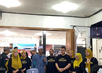 GIS Salurkan Bingkisan Lebaran untuk Guru Ngaji Rumahan di Medan