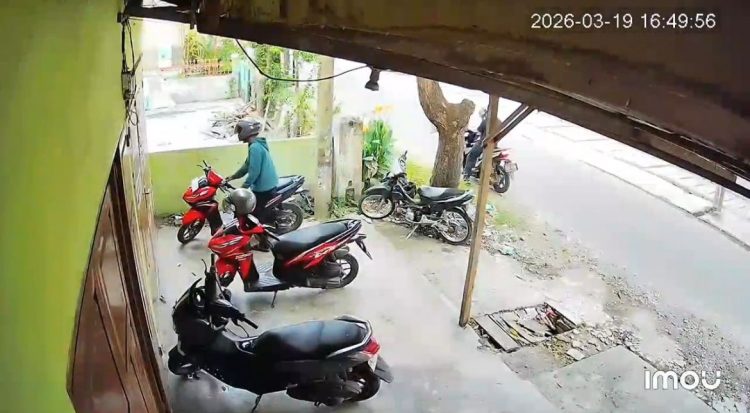 Modus Pembeli, Pria Bermasker Gasak HP di Kedai Nasi Medan