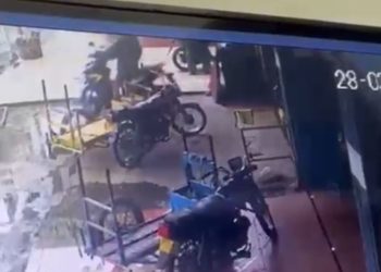 Diguyur Hujan, Satu Unit Sepeda Motor Raib Digondol Maling Saat Pemilik Pantau CCTV